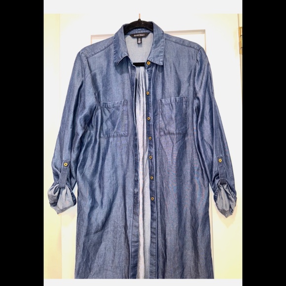 Ellen Tracy Chambray Button Down Dress with Side Slits Size Small - Picture 3 of 10